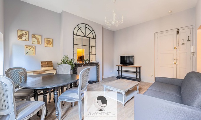 Historic Centre Apartment | Cozy Apartment Near Prestigious Rue Foch and Canourgue