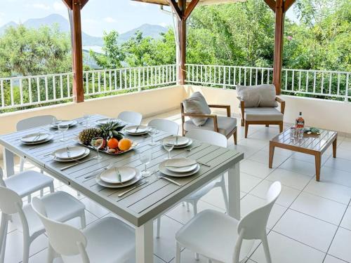 Le Diamant Apartment | Bel appartement duplex T4 Laboté, vue mer, a 600m de la plage de Diamant