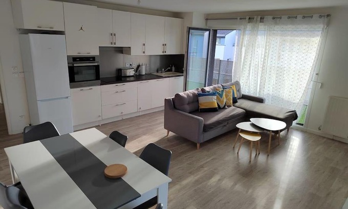 Bagneux Apartment | Cozy T3 Apartment Near Paris with Family-Friendly Amenities