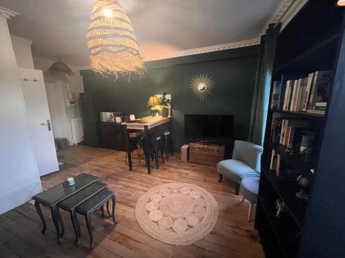 Vignerons Apartment | Elegant Bel Apt Near Châteaux de Vincennes, Family-Friendly