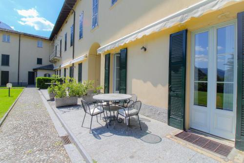 Menaggio Apartment | Bel Faggio Rosso Apartment: 4-Star Pet-Friendly Retreat