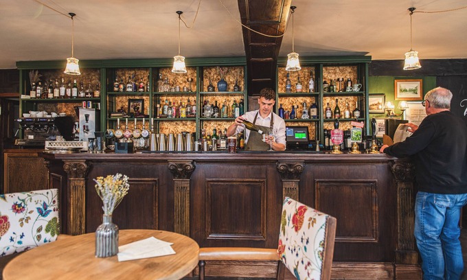 Odiham Hotel | Guest Rated 9.2: Bel & The Dragon Odiham with Dining Options