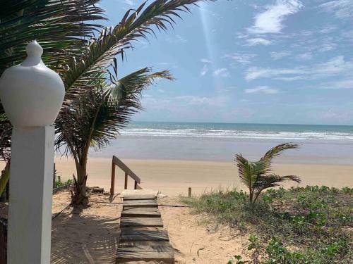 Feliz Deserto House | Beachfront Bliss: Bela Casa de Praia with Ocean Views