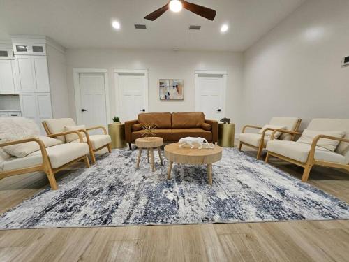 Foley House | Discover Bela House: Family and Pet-Friendly Retreat