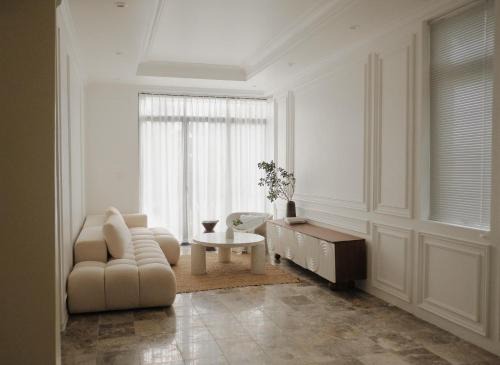 Huong Thuy Villa | Discover BeLam in Hue Villa: Oceanfront Haven for Families