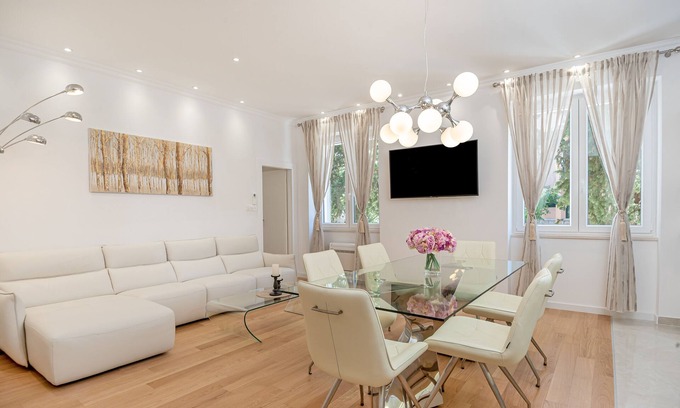 Bacvice Apartment | Elegant Belamar Apartment in Split with Family-Friendly Amenities