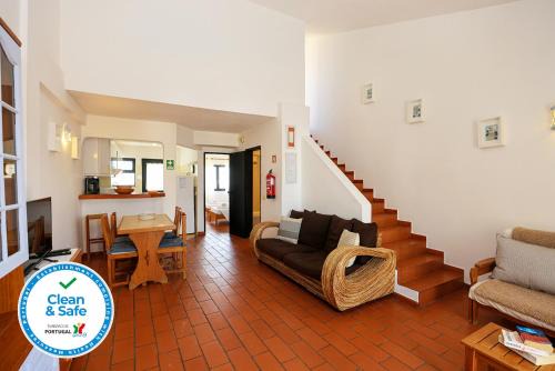 Ameijeira Apartment | Belavista Torraltinha Flat: Oceanfront Bliss for Families