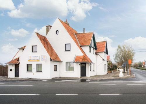 Westende House | Belcoast Guesthouse: Oceanfront Comfort with Pool Access