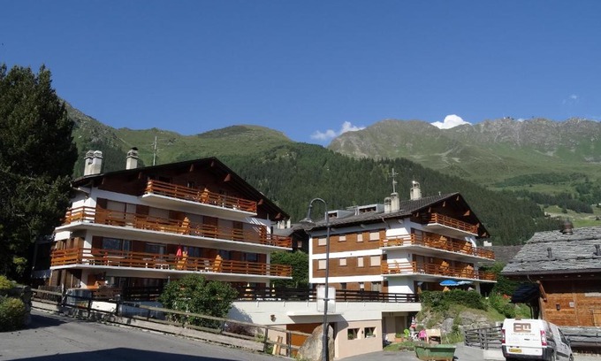 Verbier Apartment | Pet-Friendly Retreat at Belcombes - Rated 8.6/10!