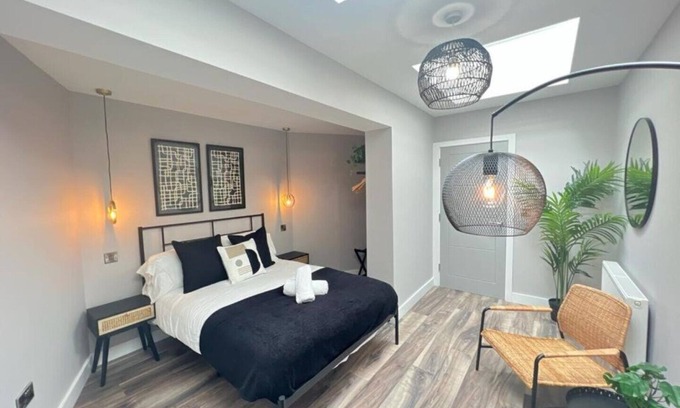 Belfast Apartment | Stylish Belfast City Apartment with Spa and Hot Tub