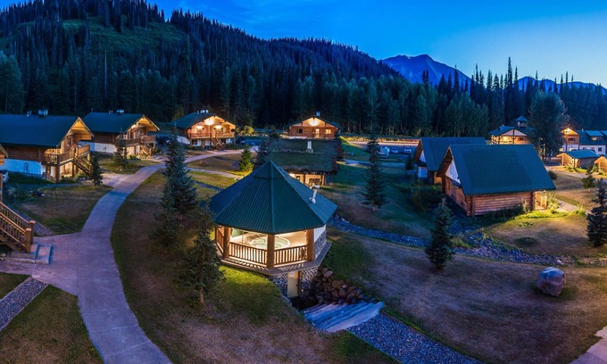 Bell II Cabin | Family-Friendly Bell 2 Lodge: Breakfast & Kitchen Included