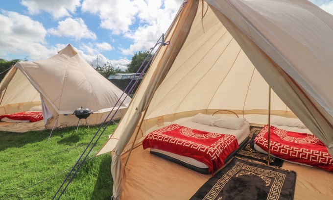 Holmesfield Cottage | BELL TENT TWO, pet friendly, with hot tub in Dronfield