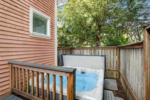 Lincoln Beach House | Pet-Friendly Bella Beach Home with Hot Tub & Perfect Reviews