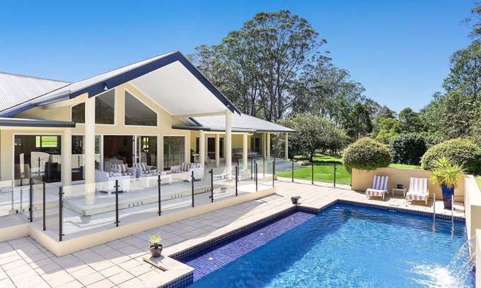 Berry House | Premier Stay at Bella Casa - Pool, Breakfast & Family Friendly