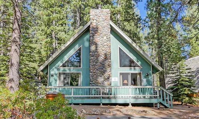 Tahoe Paradise House | Discover Bella Coola Drive Holiday Home with Unique Amenities