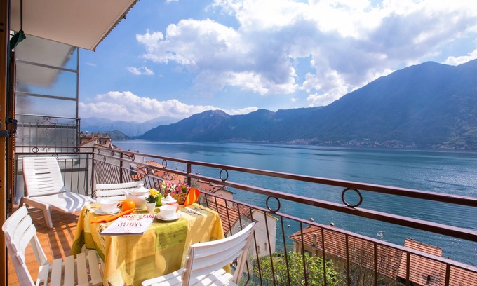 Colonno Apartment | Idyllic Bella Lake View Hotel in Colonno, Italy