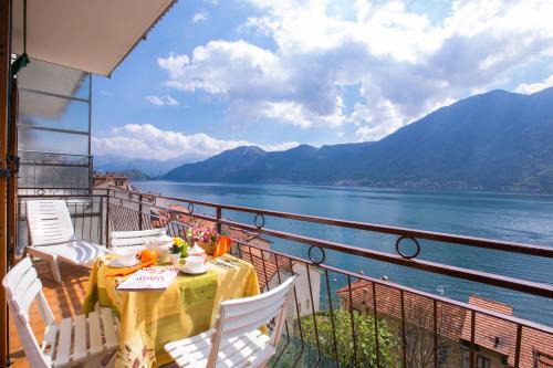 Colonno Apartment | Pet-Friendly Bella Lake View: Ideal for Family Getaways