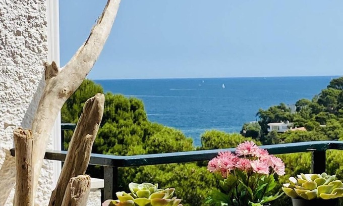 Sa Riera Apartment | Discover BELLA NIT Sa Riera: Oceanfront Duplex with Parking