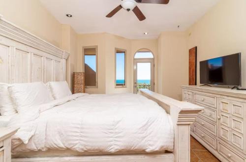Sandy Beach Resort | Bella sirena Resort 2Rec condo con albercas y playa