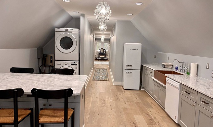 Fairview Apartment | Bella Terra: Guest Rated 10/10, Pet & Child Friendly Stay