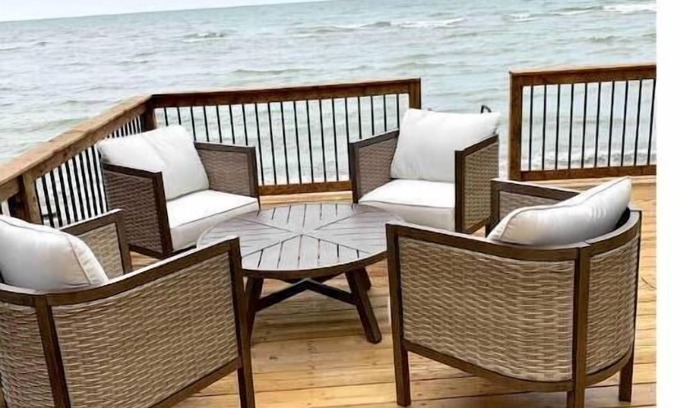 Kingsville Cottage | Bella Vista - Cedar Island: Lakefront Oasis with Spa & Pool