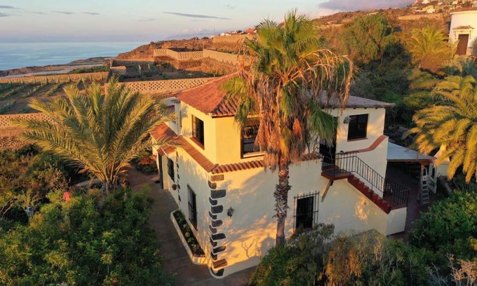 Buen Paso Apartment | Experience Bella Vista Finca Tabaiba: Pet-Friendly Retreat