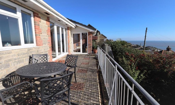 Ventnor House | Discover Bella Vista: Pet-Friendly Haven with Top Reviews
