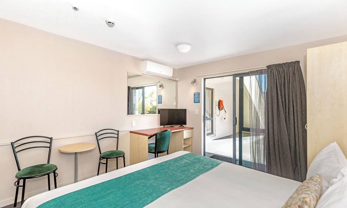 Gisborne Hotel | Inviting Bella Vista Motel Gisborne: Rated 8.6/10, Family-Friendly
