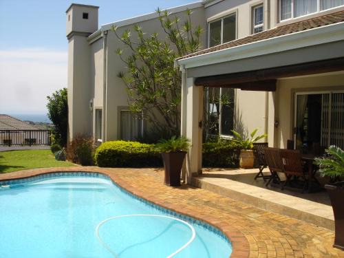La Lucia House | Tranquil Bella Vista Guest House with Ocean View & Pool