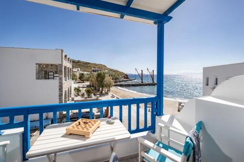 Moutsouna Apartment | Discover Bella Vista Mare: Oceanfront Family Retreat