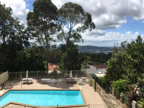 West Gosford Hotel | Inviting Bella Vista Motel with Pool and Oceanfront Views