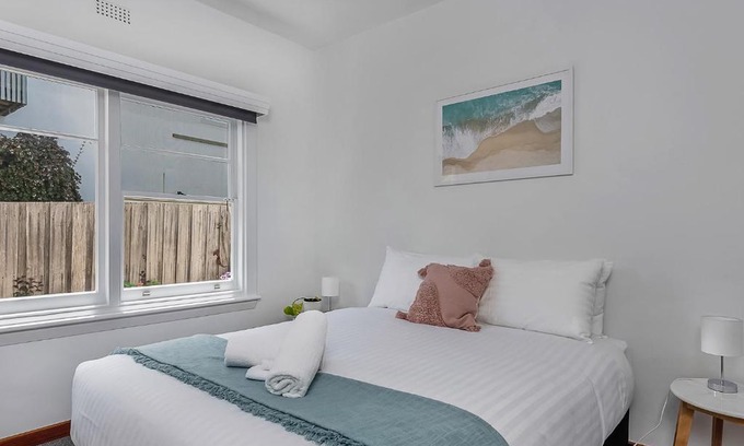 Bellerive House | Beachfront Bliss: Bella Vista - 4-Star Family Retreat