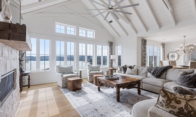 Crane Hill House | Experience Bella Vista: Lakefront Oasis with Pool & Breakfast