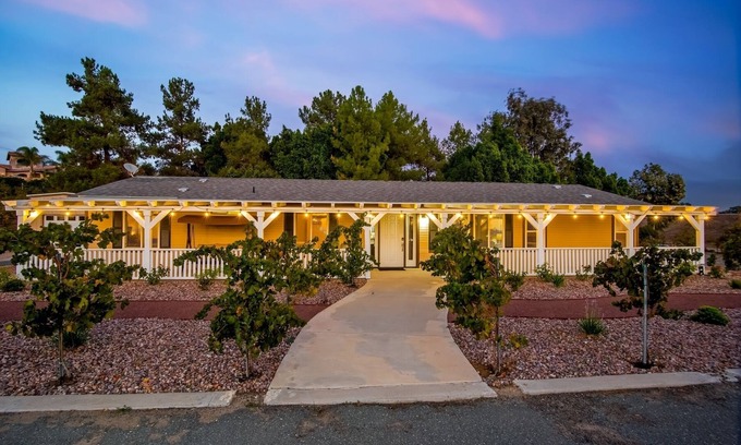 Temecula House | Relaxing Bella Vista Villa Retreat with Spa & Ocean Views