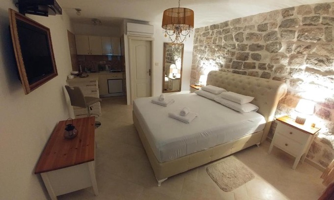 Perast Apartment | Discover Bella Vista Zmukic: Rated 9.7/10 by Guests