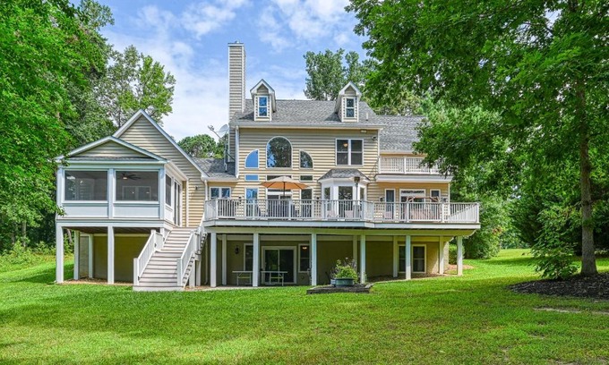 Mineral House | Bella Vita: Ocean View Retreat with Private Beach Access