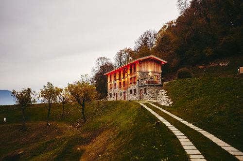 Civenna Ski Chalet | Discover Bellagio Baita: Family-Friendly Stay with Pool