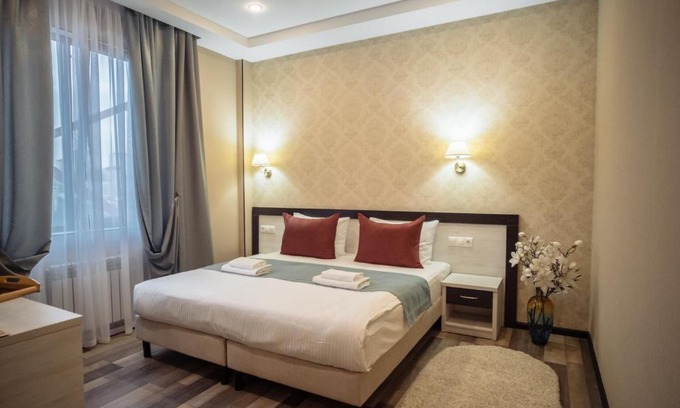 Tsentralnyy Hotel | Discover Bellagio Hotel: Family-Friendly Stay with Hot Tub