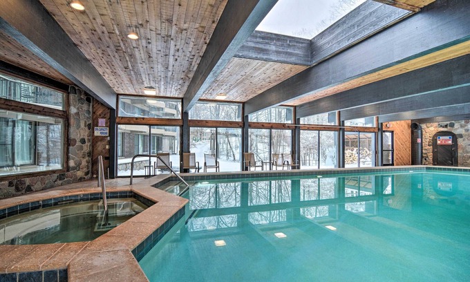 Mancelona Cottage | Relaxing Bellaire Home with Golf Course View and Pool Access