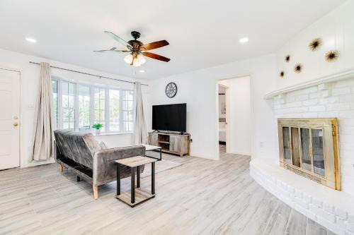 Clodine House | Family-Friendly Bellaire West Retreat with 4-Star Comfort