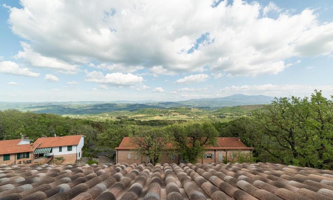 Montalcino House | Bellaria Rooms: Pet-Friendly Retreat with Family Amenities