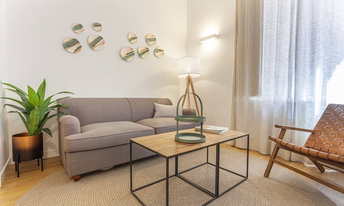 Cortes Apartment | Guest Rated 10/10: Bellas Artes II Apartment in Madrid