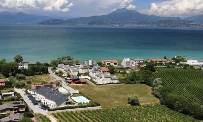 San Benedetto di Lugana Apartment | Bellavista Apartment: Scenic Lake Views & Family-Friendly Stay