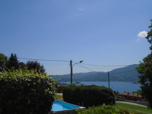 Pettenasco Bed & Breakfast | Bellavista: Oceanfront Retreat with Pool & Pet-Friendly Perks