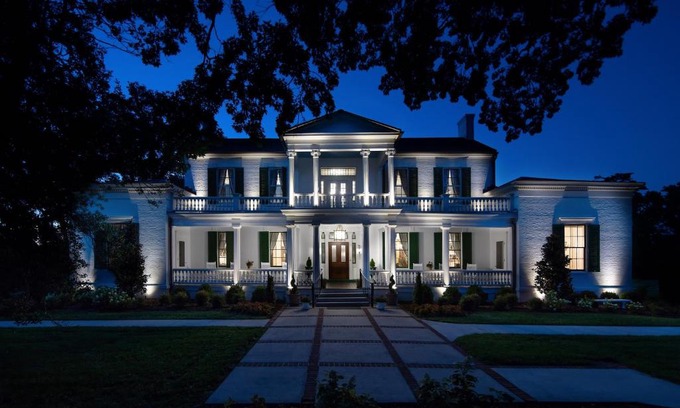 Donelson Bed & Breakfast | Elegant Belle Air Mansion and Inn with Accessible Amenities