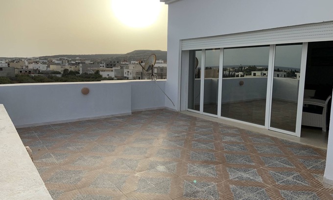 Mrezga Apartment | Cozy Ocean View Apartment with Spa and Hot Tub Access