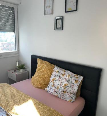 Center Bed & Breakfast | Comfortable Room in EVRY Near RER Station - Family-Friendly