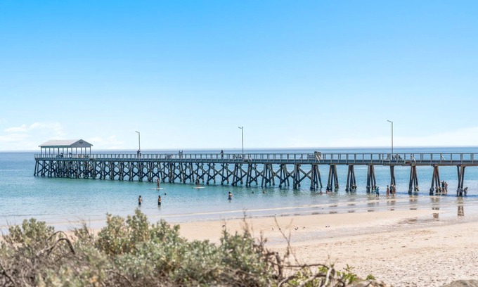 Henley Beach South Apartment | Relax Inn at Belle Escapes - Oceanfront Bliss in Henley Beach