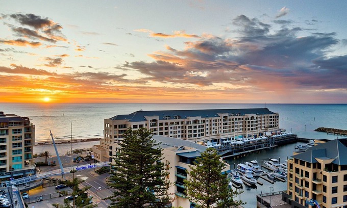 Glenelg Apartment | Glenelg Skyline Penthouse - Oceanfront Bliss Awaits You