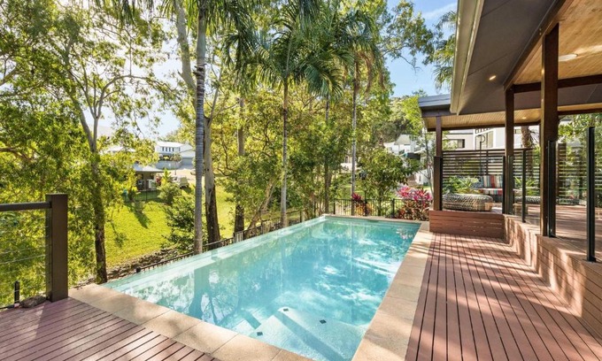 Palm Cove House | Relaxing Retreat at Watermark Palm Cove with Pool Access